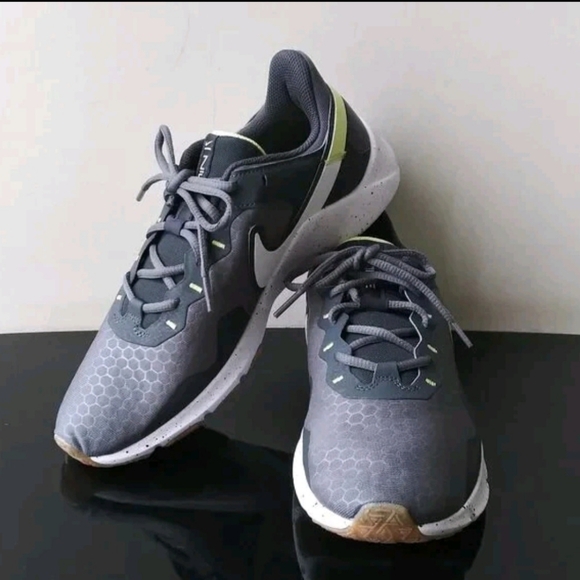 Nike LEGEND ESSENTIAL 2 Mens Black White Silver Size 8.5 - Picture 4 of 7